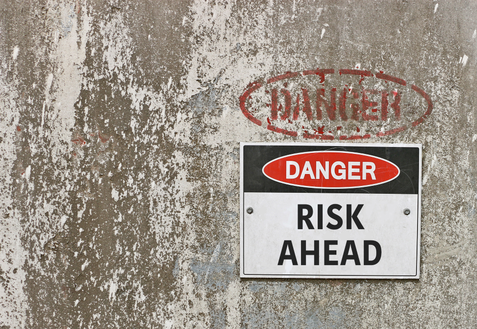 危険、危険性の警告標識